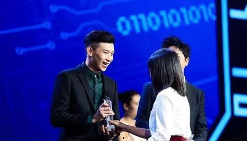 天佑抢头条,揭秘网络红人背后的商业帝国