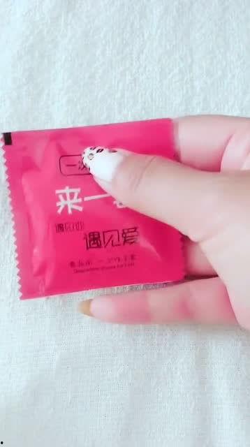 网红恶搞手套包装图片,创意无限引发网友热议