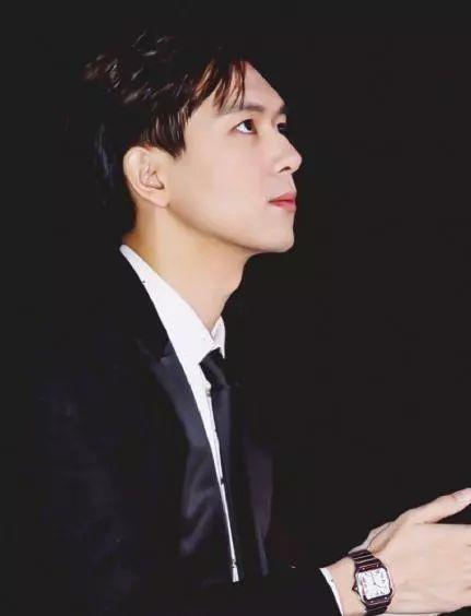 肖战和李现的头条盛典,星光熠熠共绘青春风采”