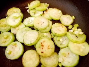 有人喜欢吃瓜蛋,揭秘那些让人欲罢不能的美食诱惑